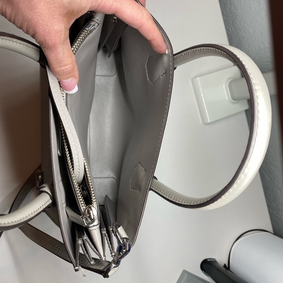 Michael Kors Mercer Medium Pebbled Leather Crossbody Bag - Picture 6 of 11